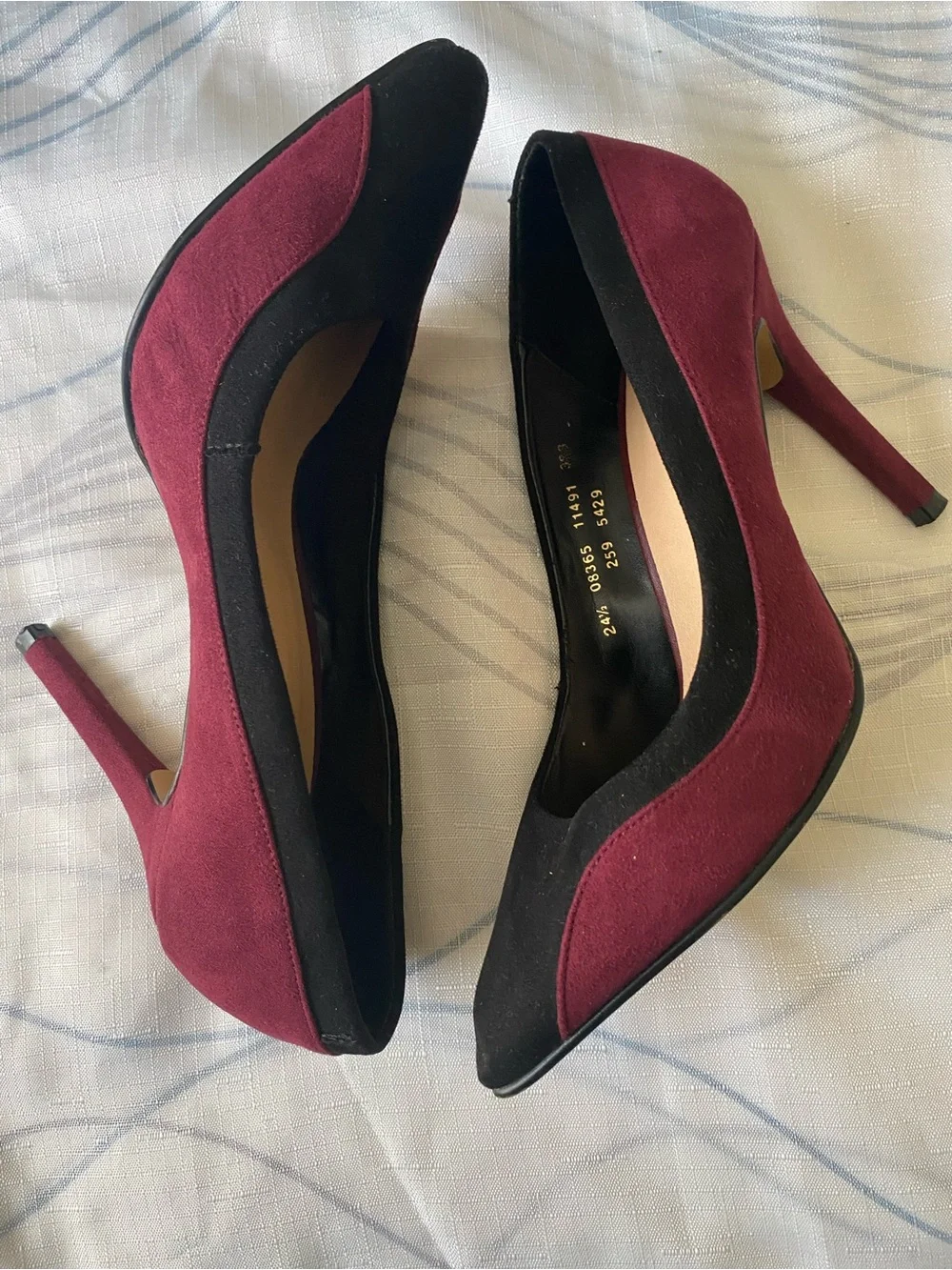Andree Black and Burgundy Heel Size  7.5